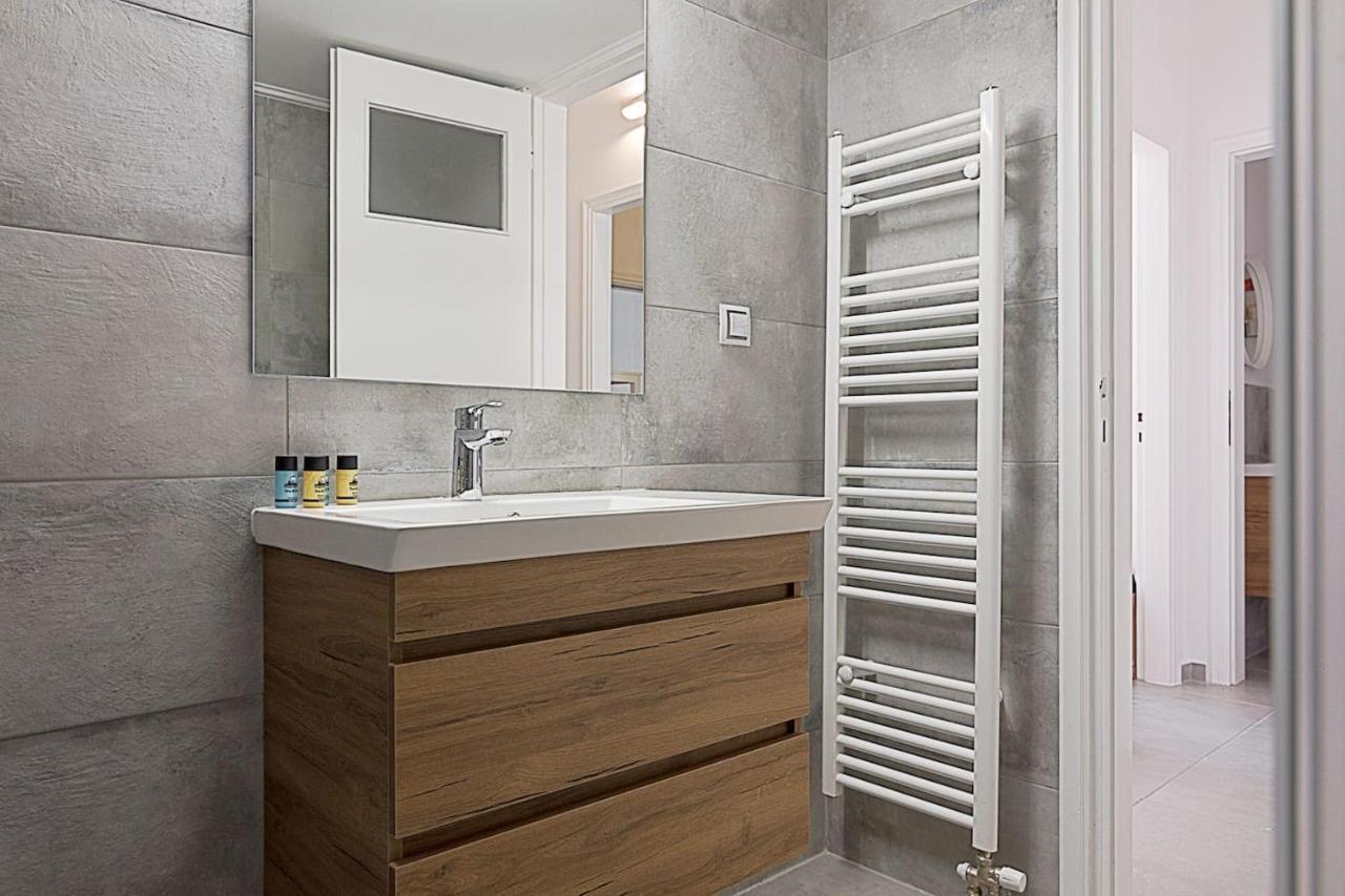 אתונה Spacious Two Bedroom Apartment In Central Location מראה חיצוני תמונה